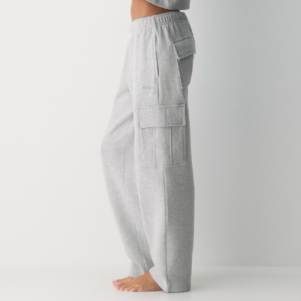 Aritzia Mega Cargo Sweatpant - Large